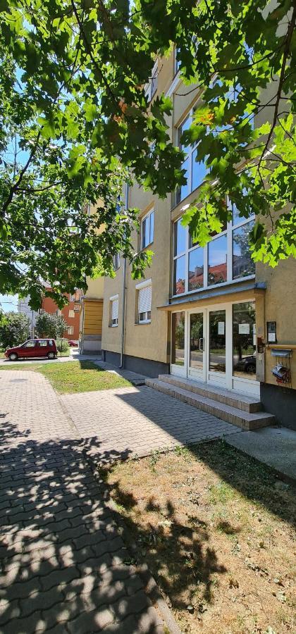 Ybs Apartman Apartment Zalaegerszeg Ngoại thất bức ảnh